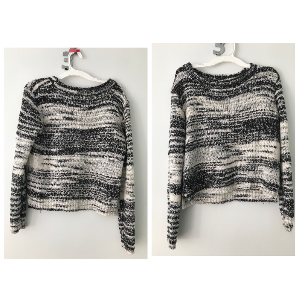 b&w knitted cropped sweater